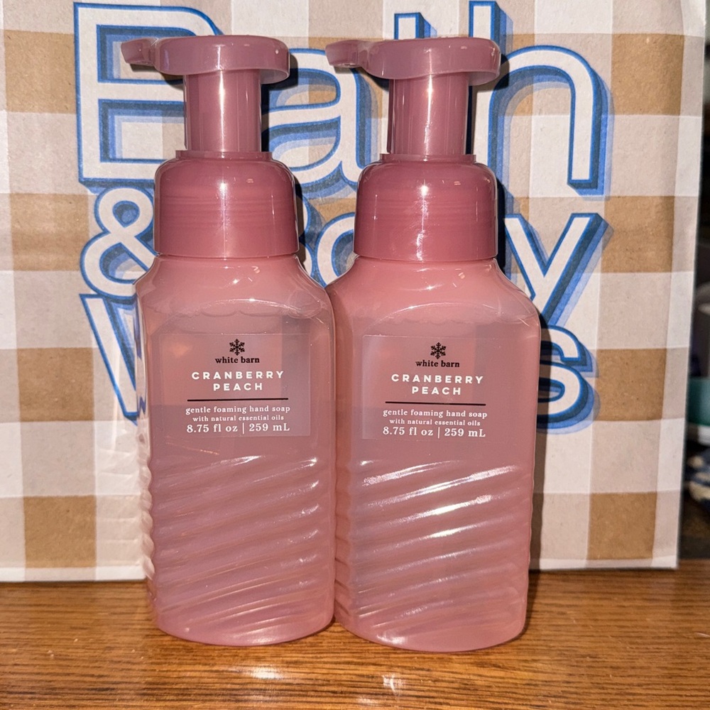 White Barn Bath & Body Works Cranberry Peach Foaming Hand Soap